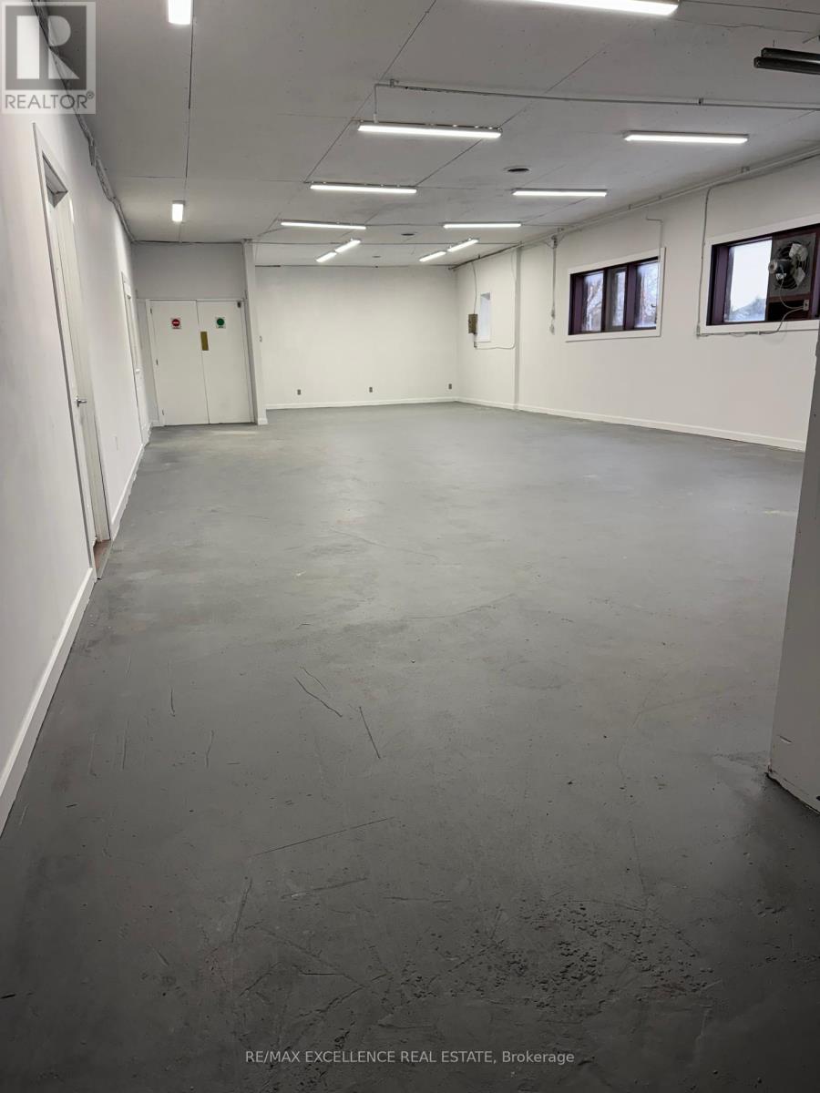 495 DUNDAS STREET W