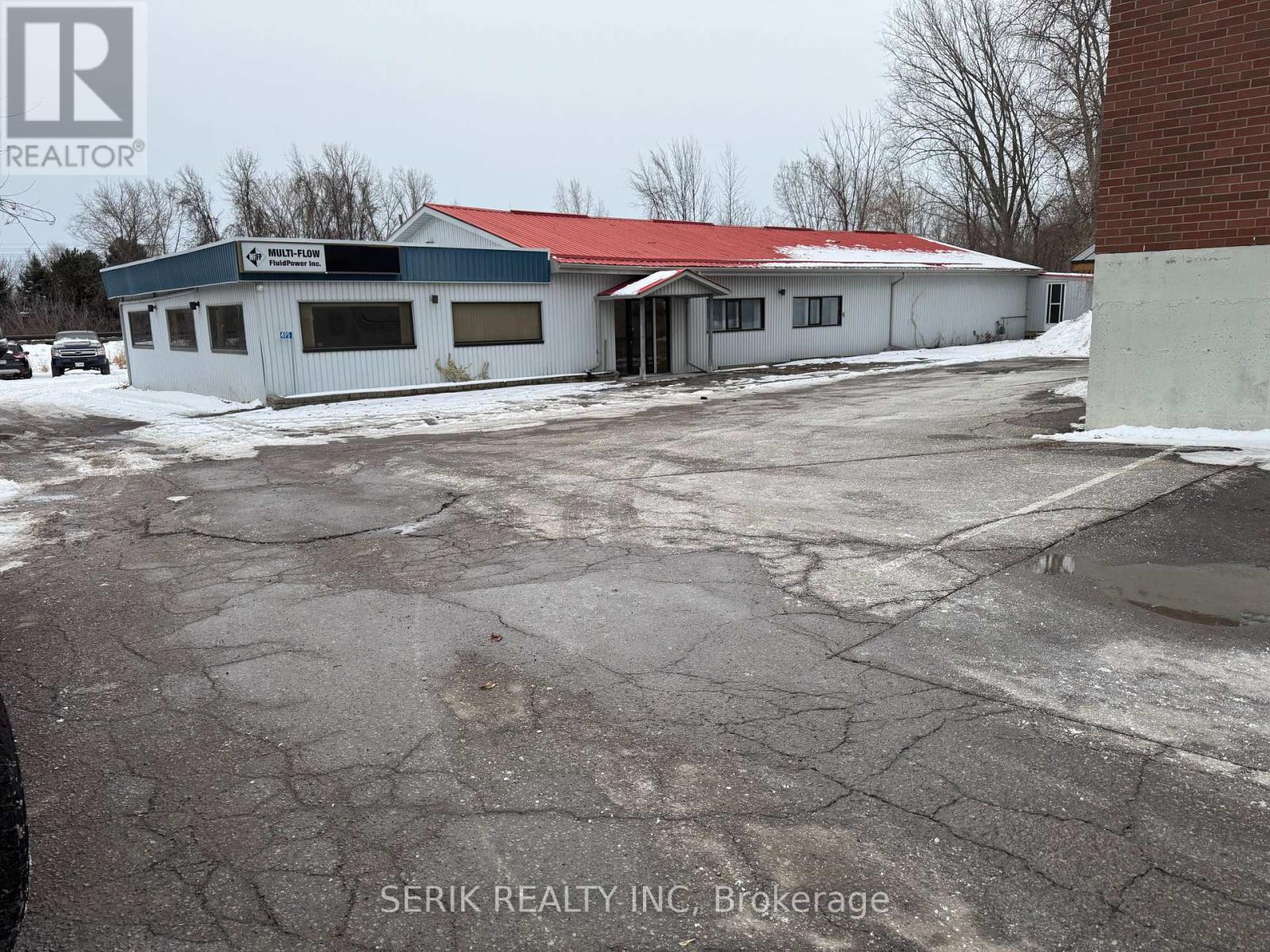 495 DUNDAS STREET W