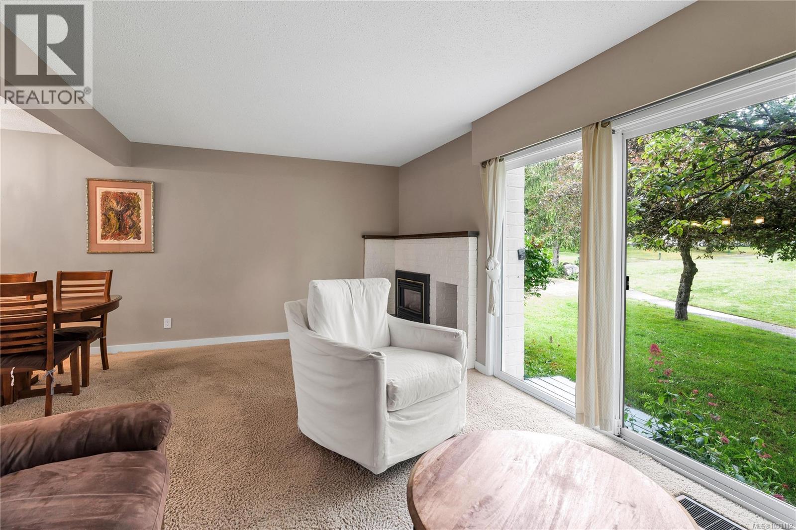 4 3987 Gordon Head Rd