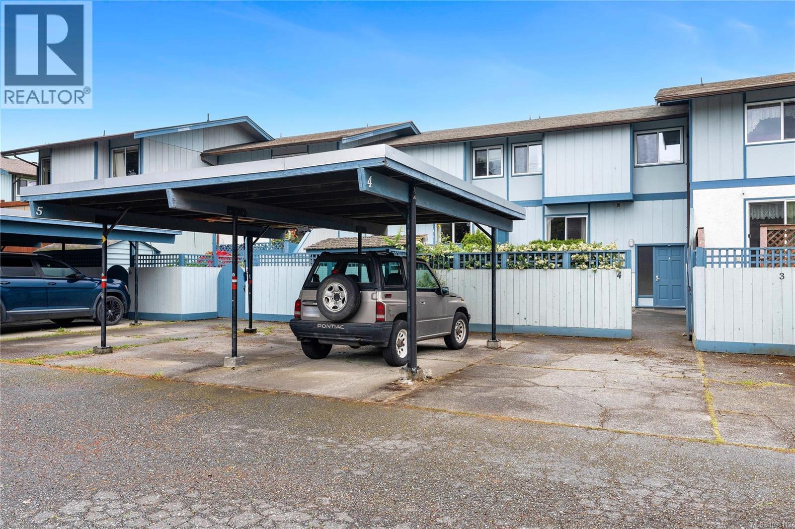 4 3987 Gordon Head Rd