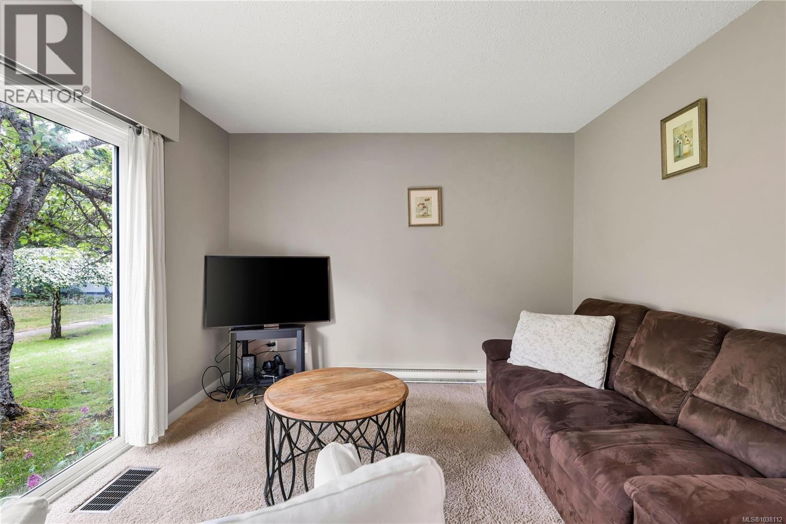 4 3987 Gordon Head Rd