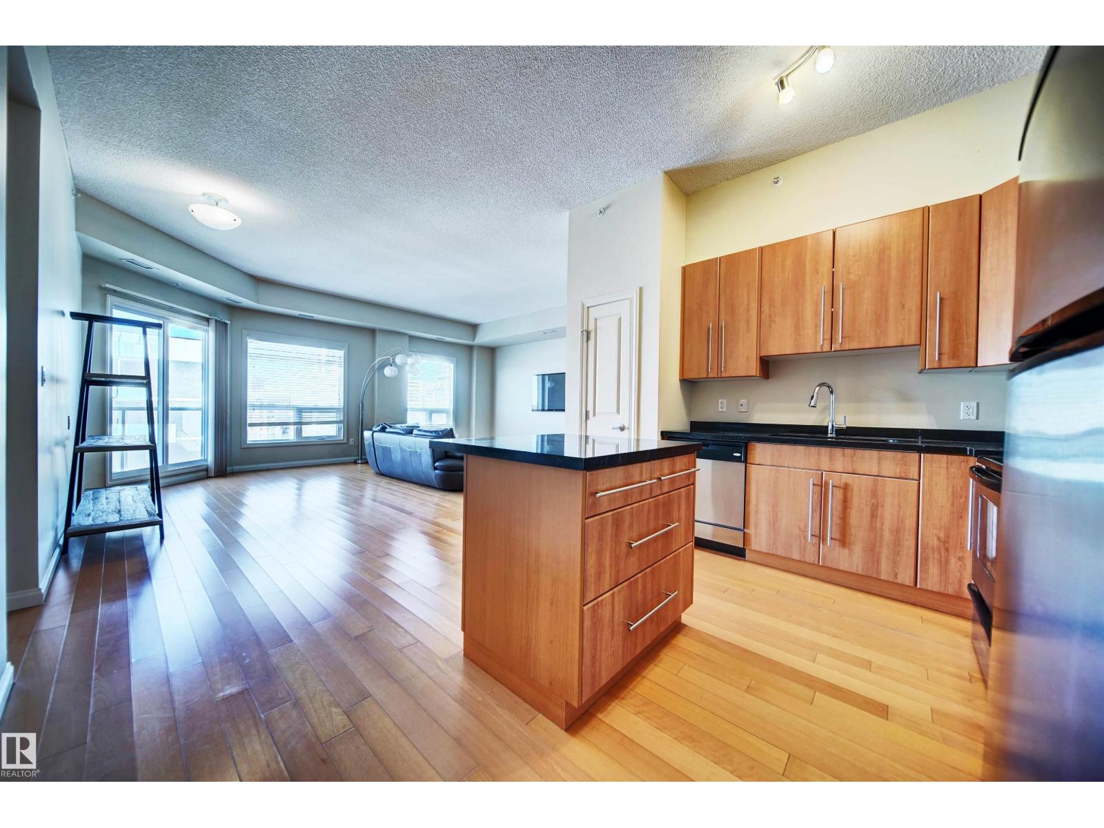 #1206 9819 104 ST NW