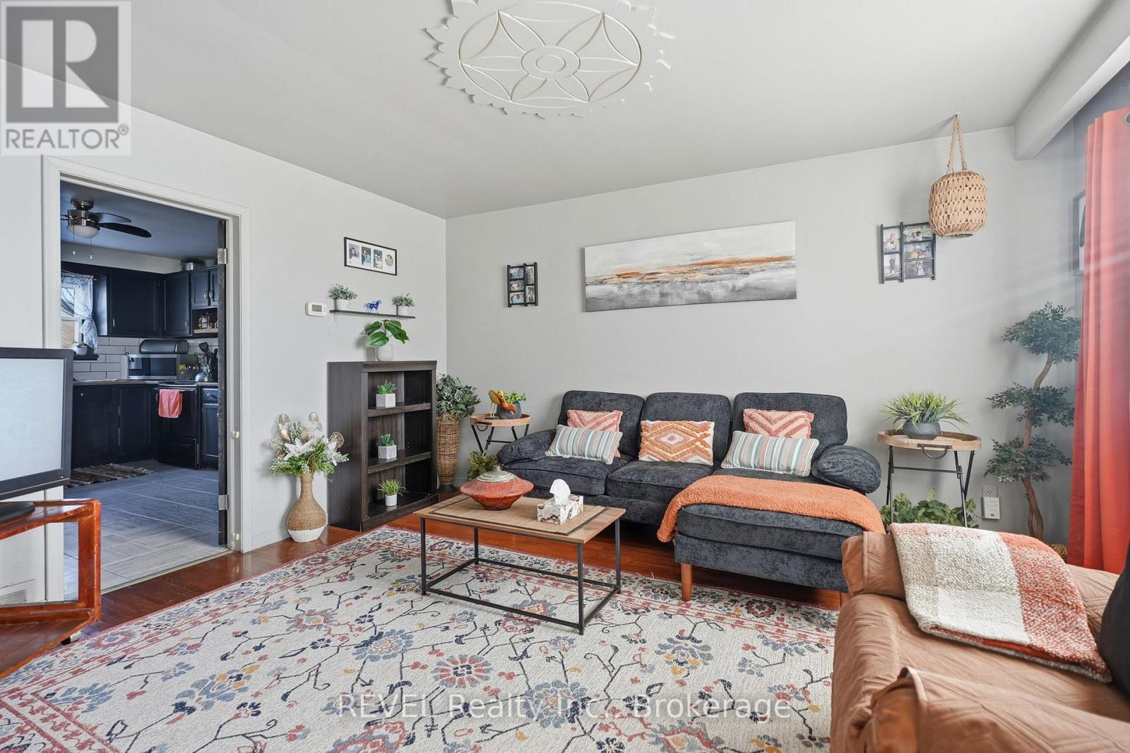 137 WELLINGTON STREET