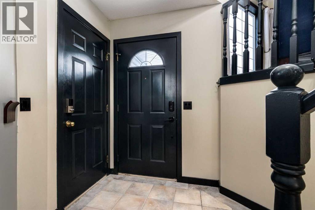 140 Stonegate Close NW