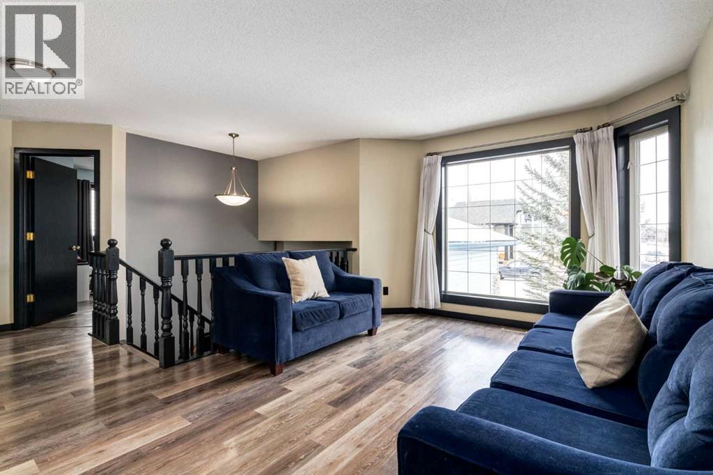 140 Stonegate Close NW