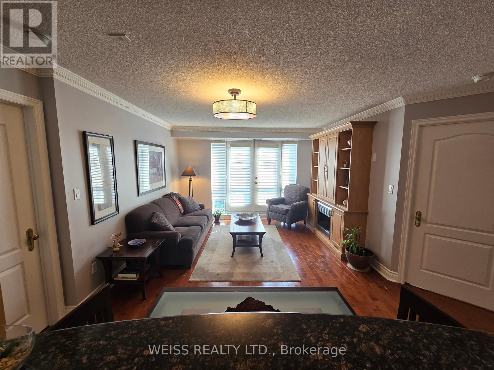 404 - 800 SPADINA ROAD