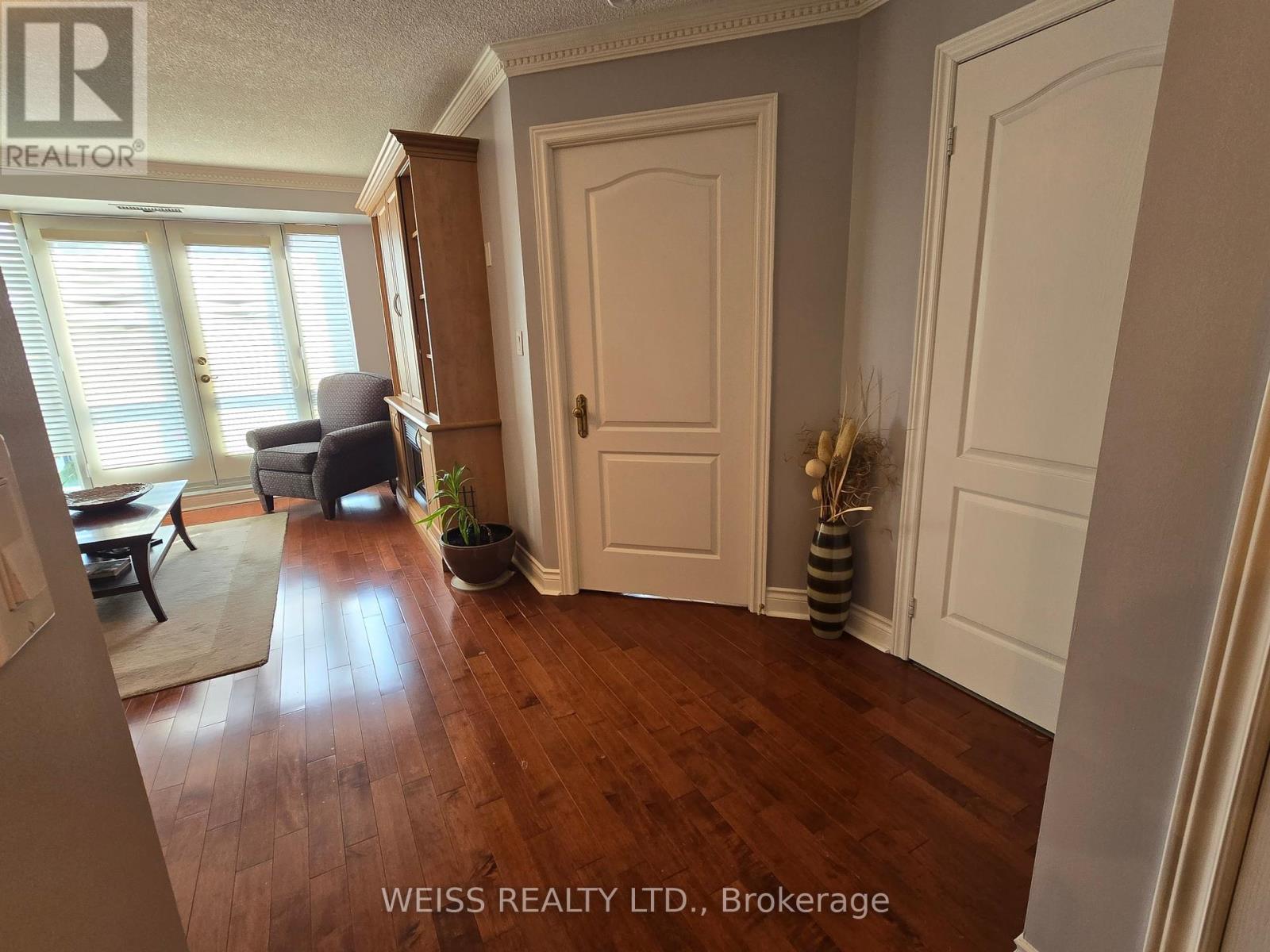 404 - 800 SPADINA ROAD