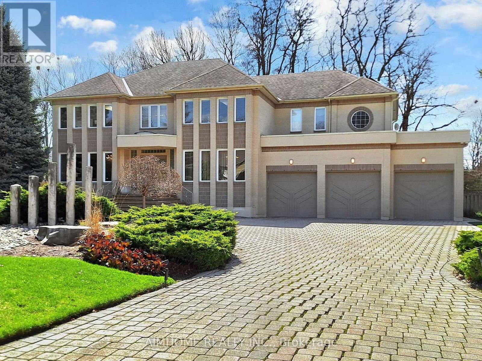 Photo 1 of 50 — 145 RENAISSANCE COURT, Vaughan (Beverley Glen), ON L4J7W4