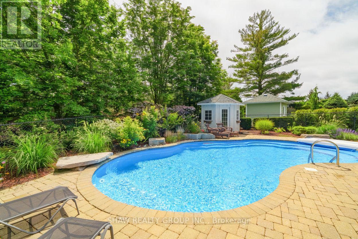 24 COTTONWOOD CRESCENT