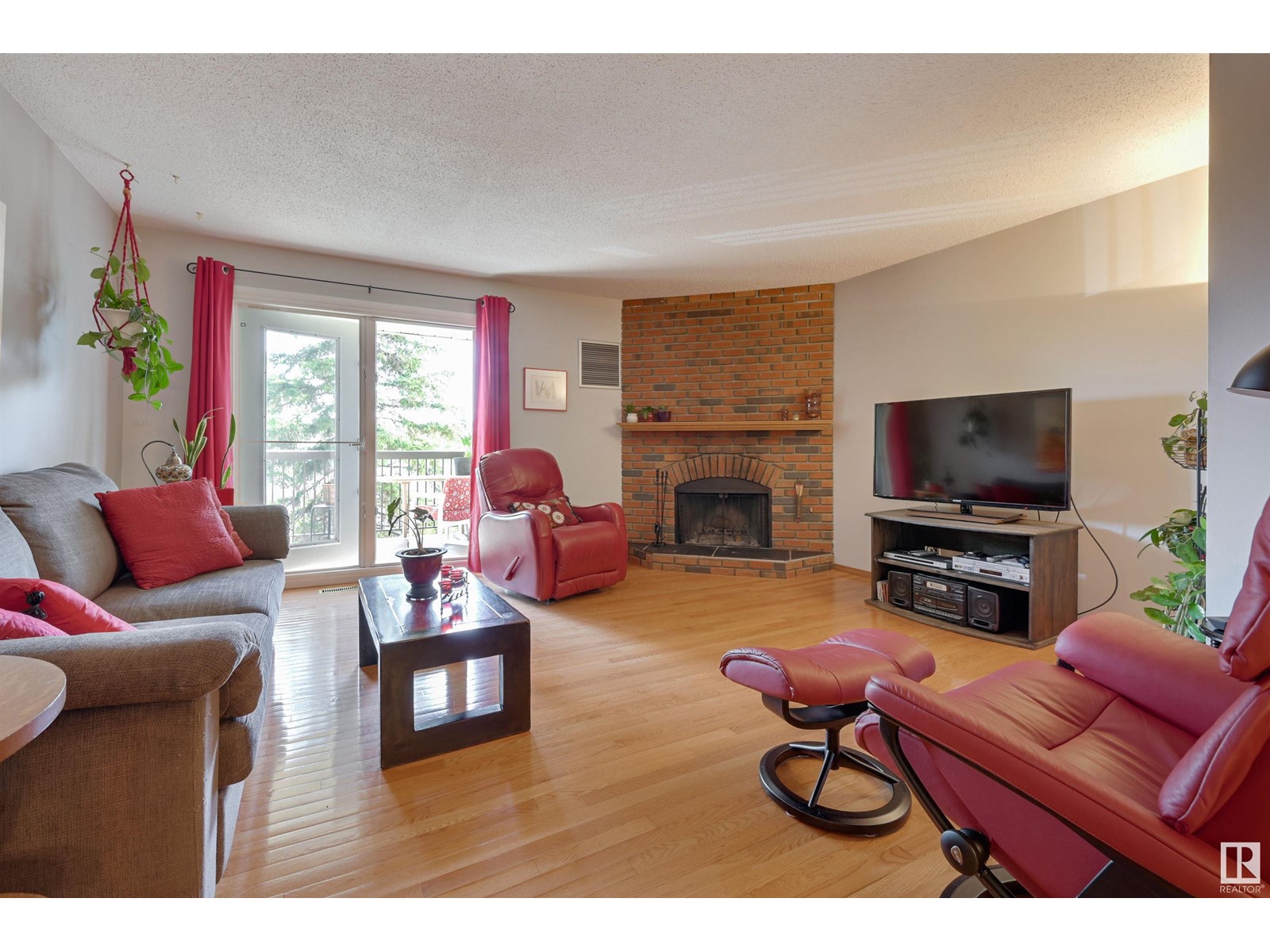 #301 2908 105A ST NW