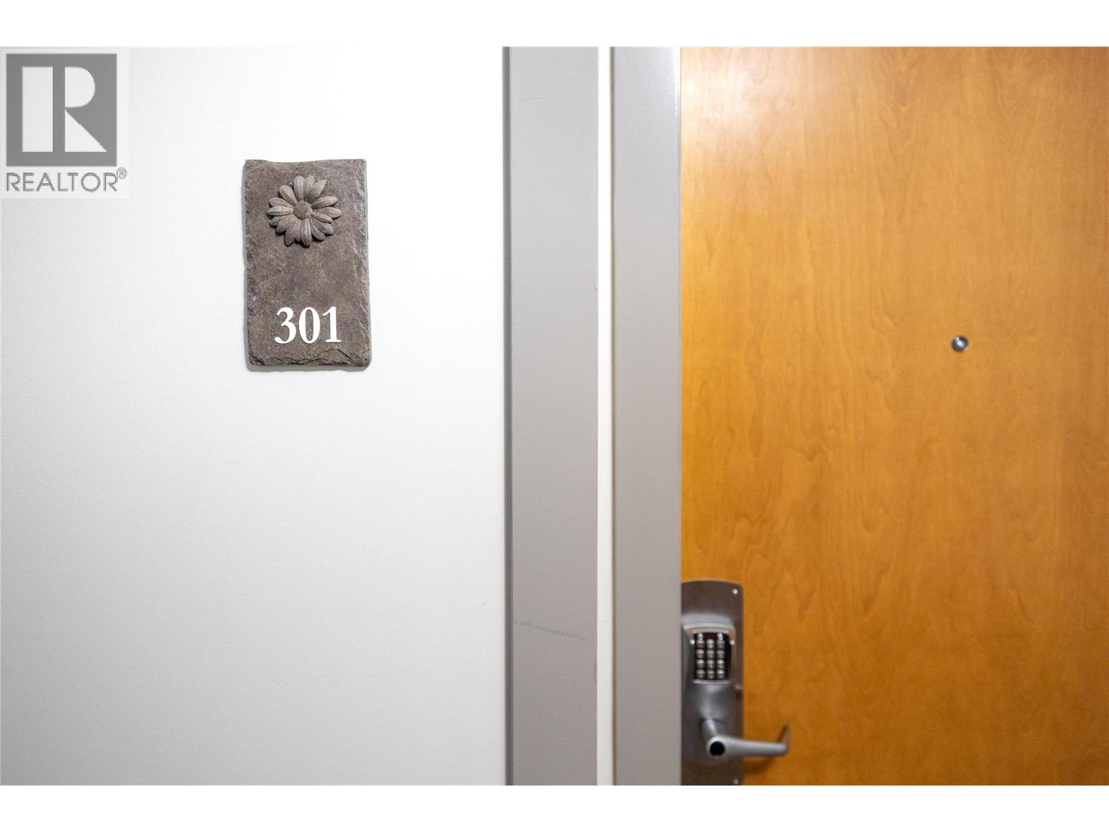 4205 Gellatly Road Unit# 301