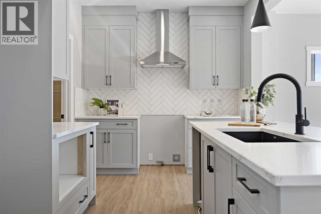 1414 Bayview Crescent SW