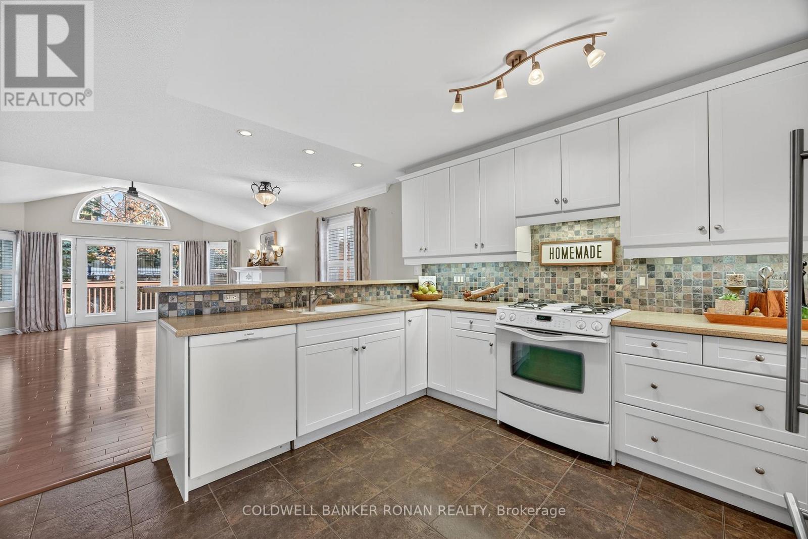 8 MONTEBELLO TERRACE