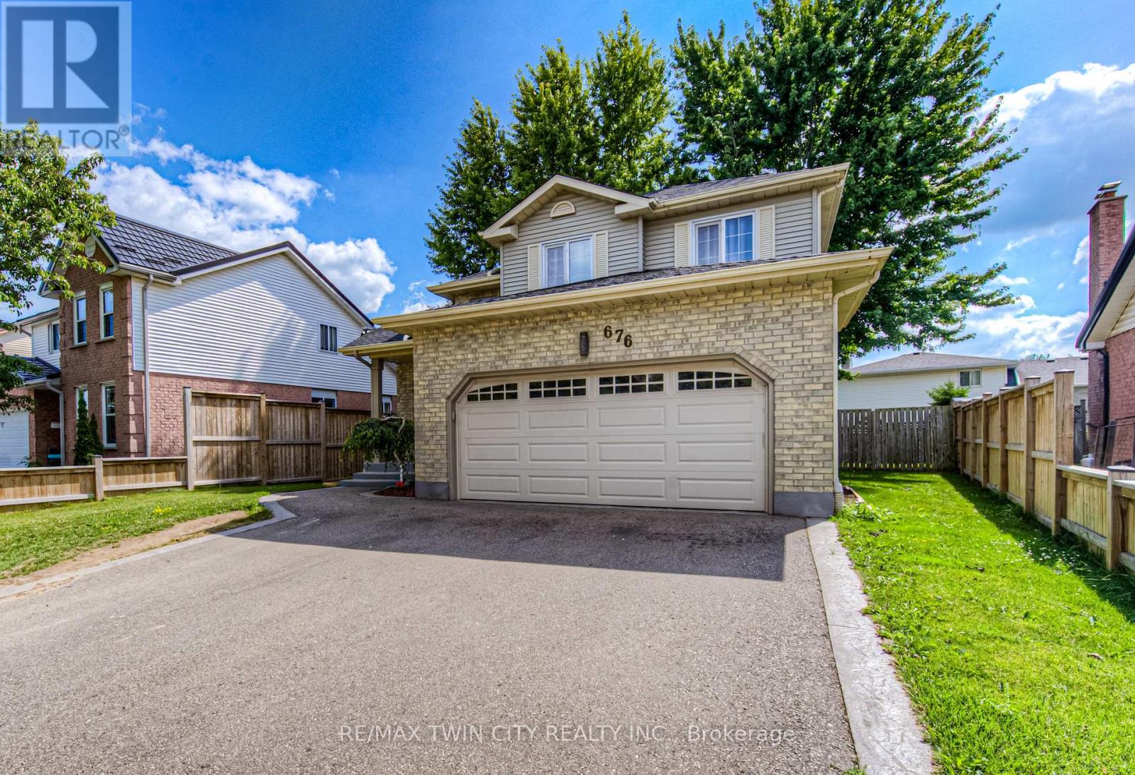 676 WESTHEIGHTS DRIVE W
