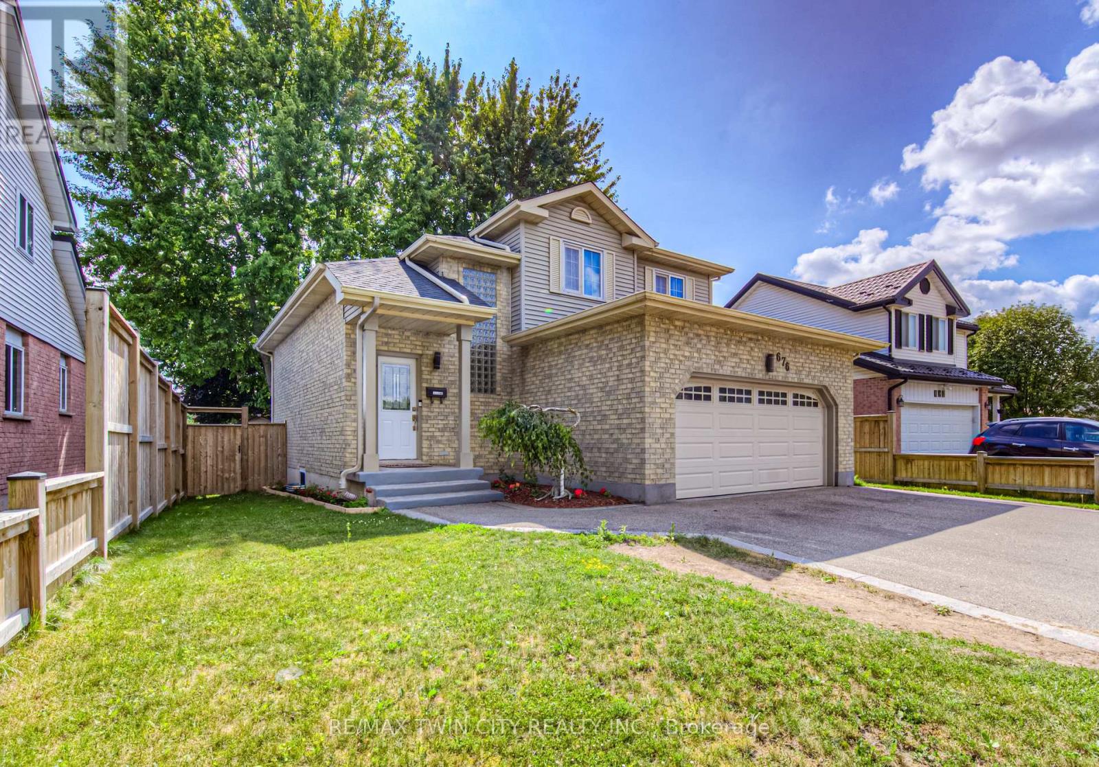 676 WESTHEIGHTS DRIVE W