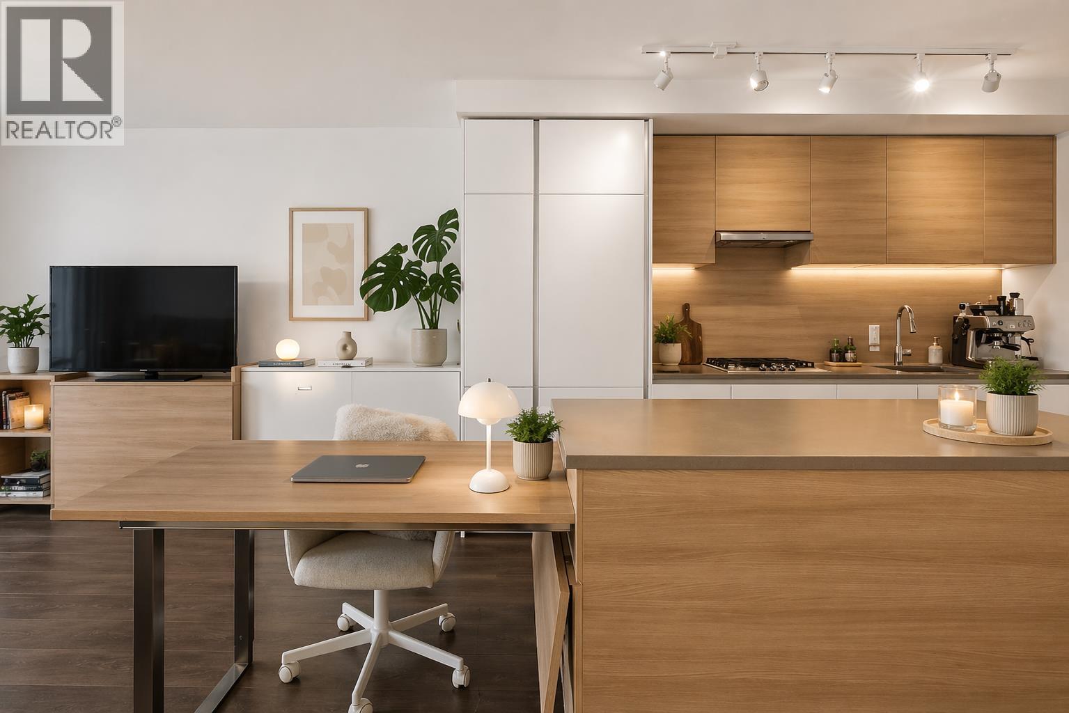 2601 652 WHITING WAY