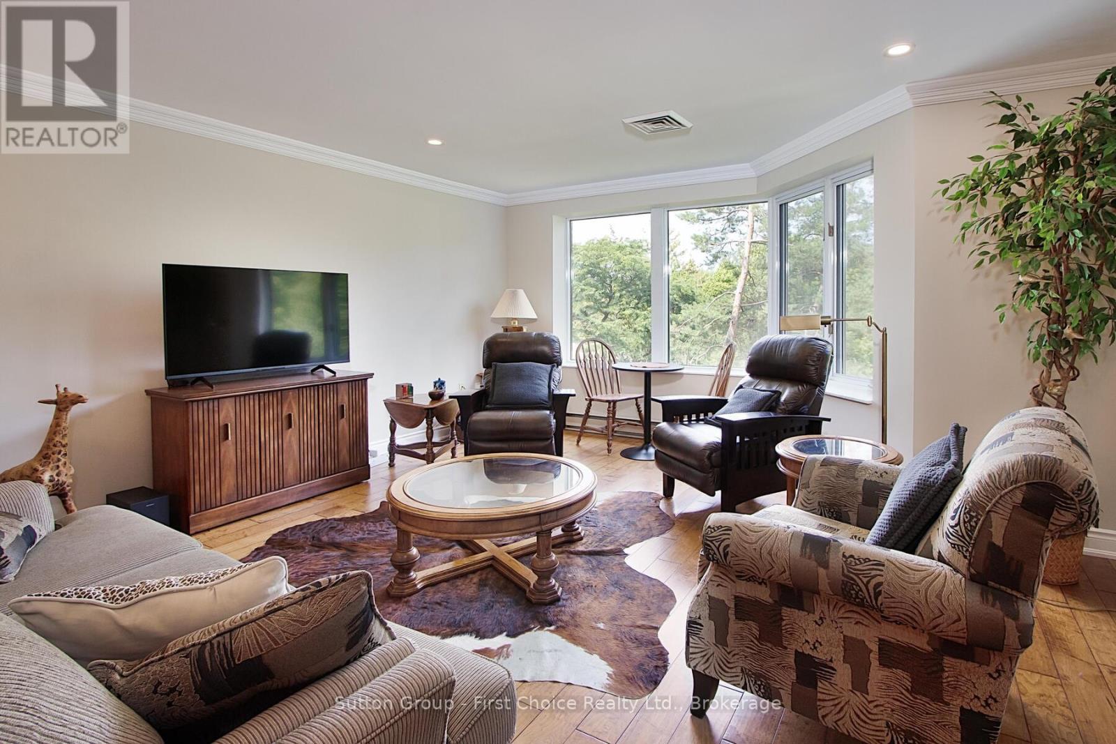 206 - 30 FRONT STREET