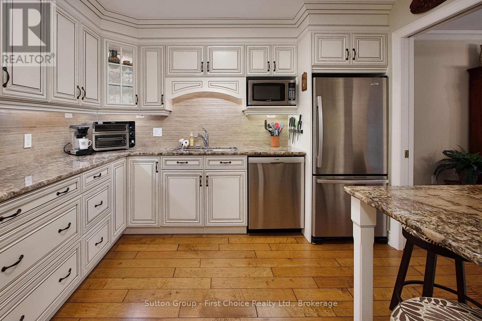 206 - 30 FRONT STREET