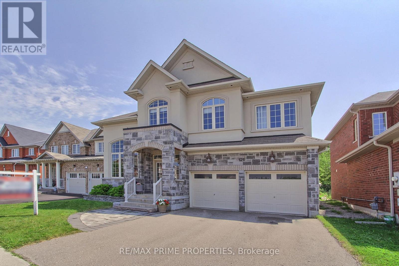 121 ROBERT WILSON CRESCENT