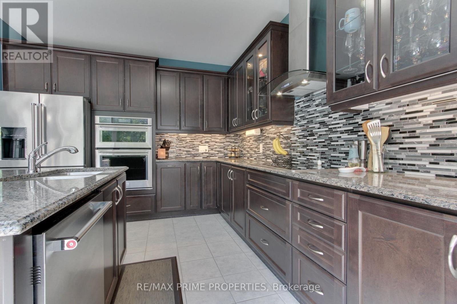 121 ROBERT WILSON CRESCENT