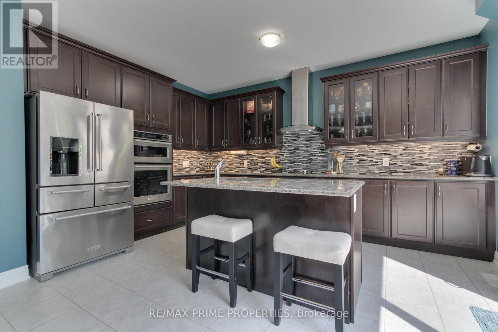121 ROBERT WILSON CRESCENT
