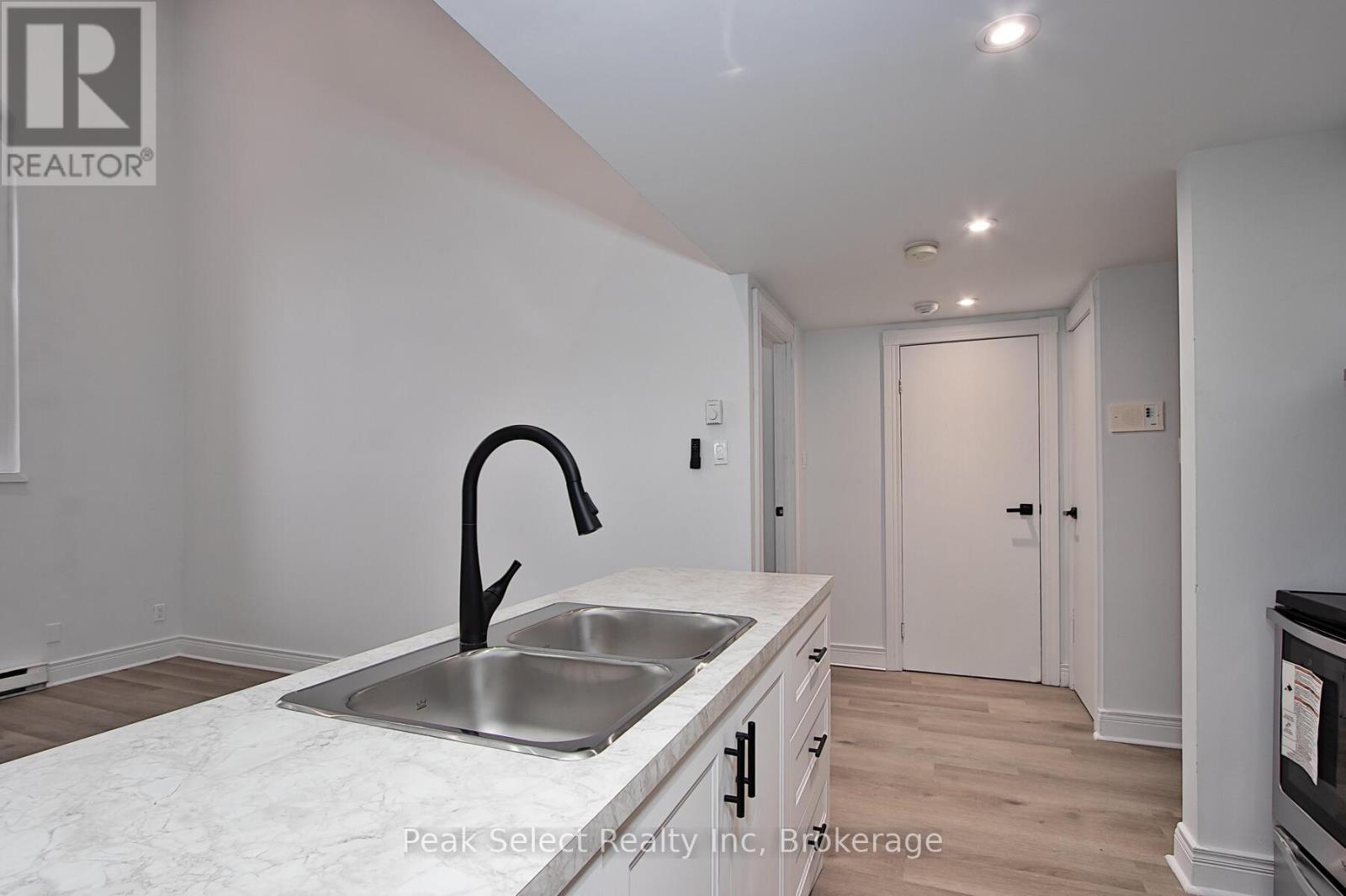 46 - 20 WATER STREET S