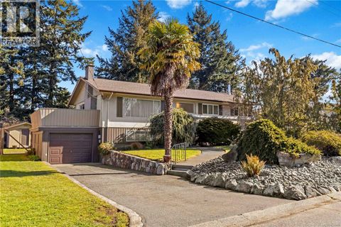 4418 Chartwell Dr Saanich BC V8N2R3