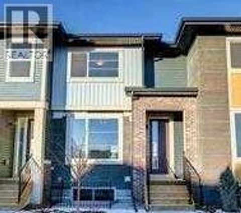 109 Cobblestone Gate SW Airdrie AB T4B4Z9