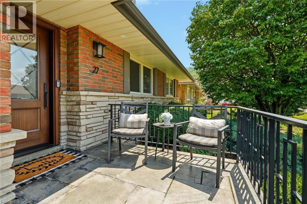 27 BRENTWOOD Drive
