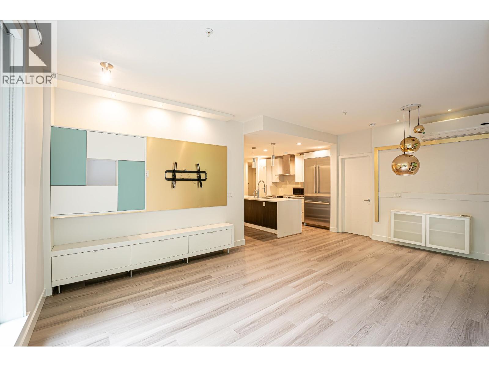 105 733 W 3RD STREET