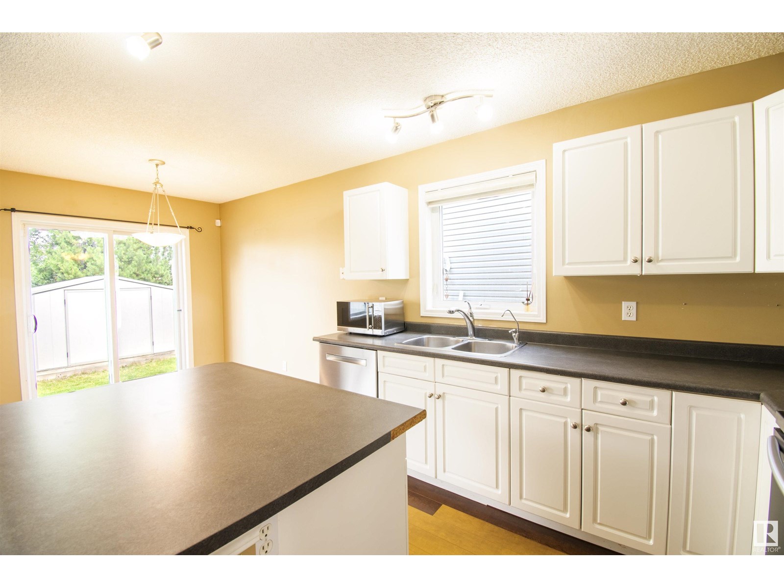 #34 4020 21 ST NW