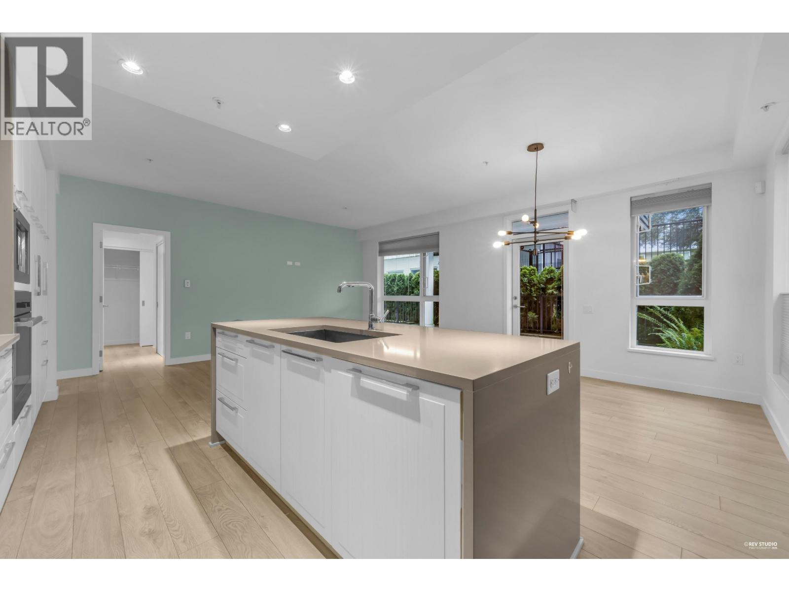 109 6677 CAMBIE STREET