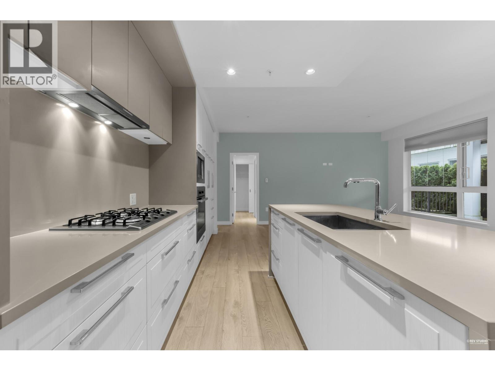 109 6677 CAMBIE STREET