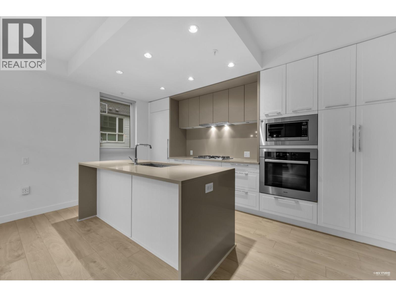 109 6677 CAMBIE STREET