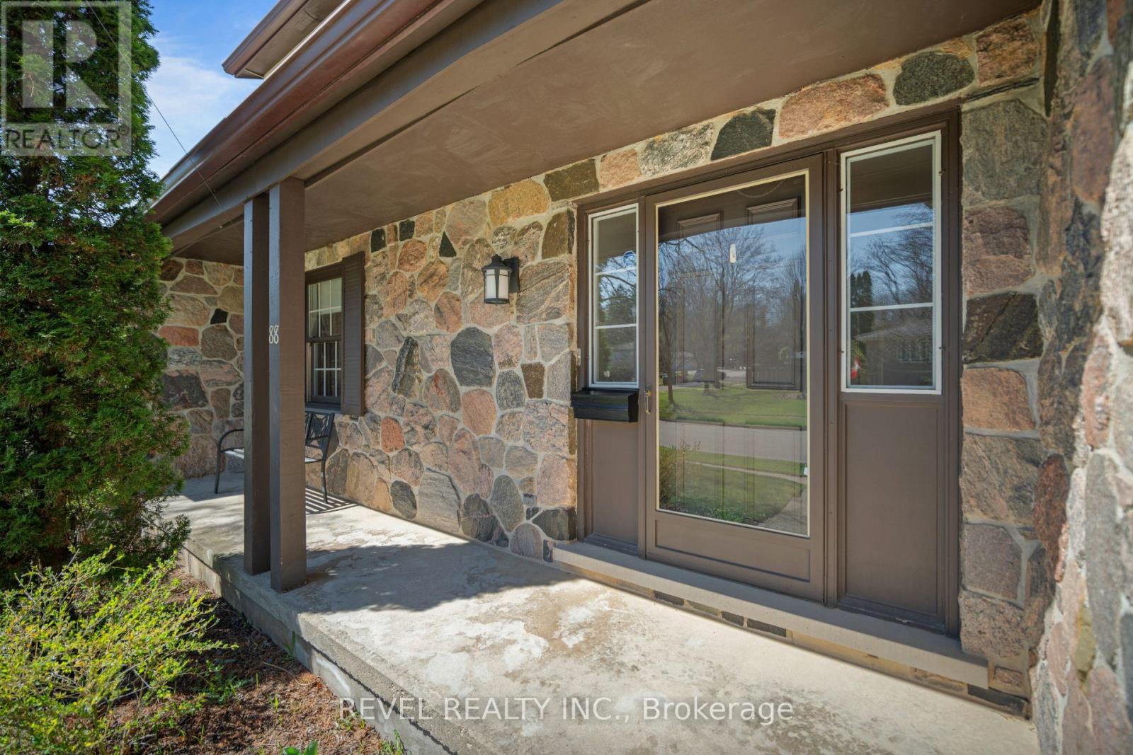 88 CULHAM DRIVE W