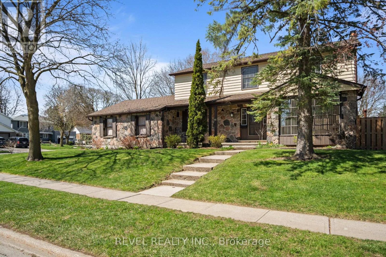 88 CULHAM DRIVE W