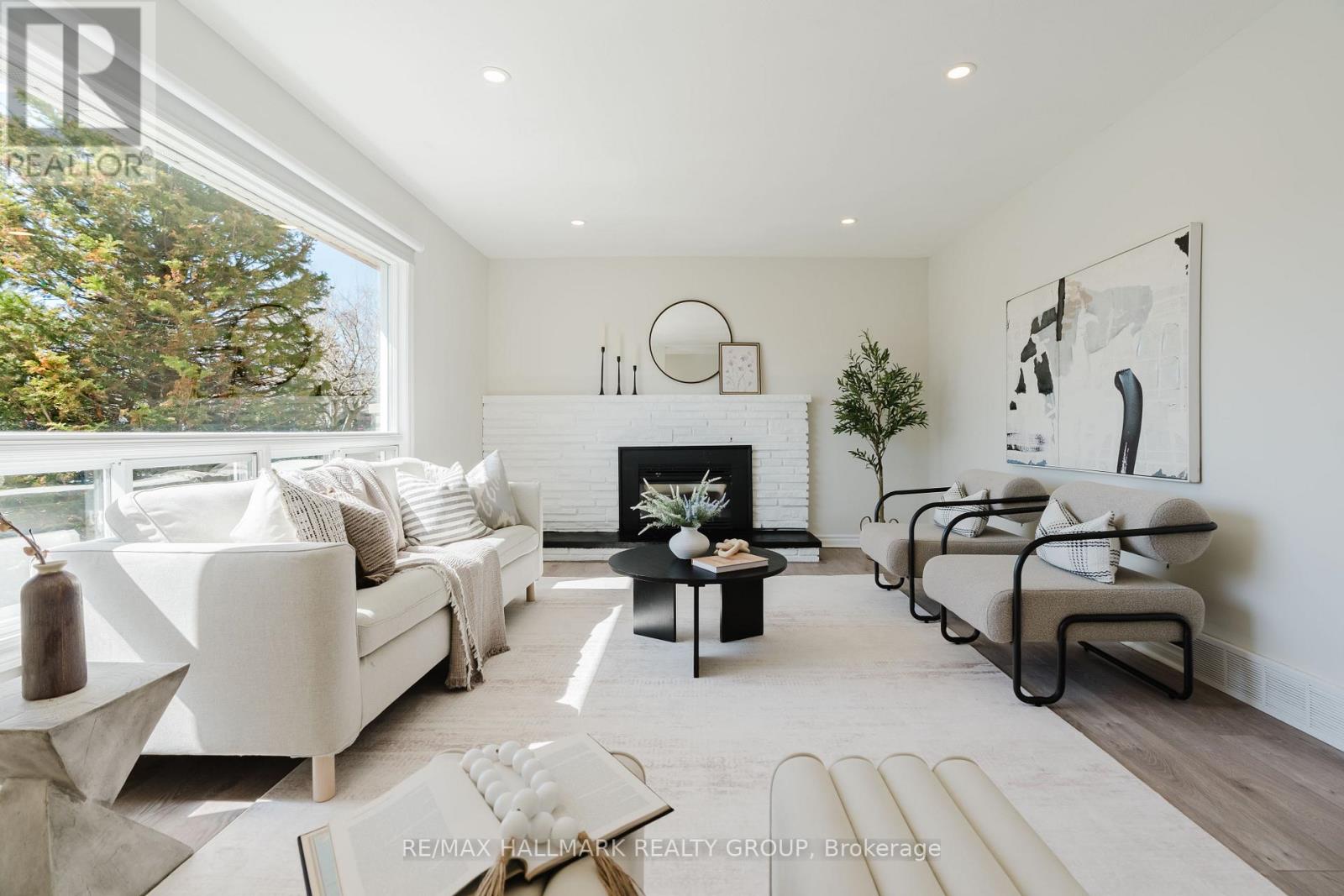 17 WOLMSLEY CRESCENT