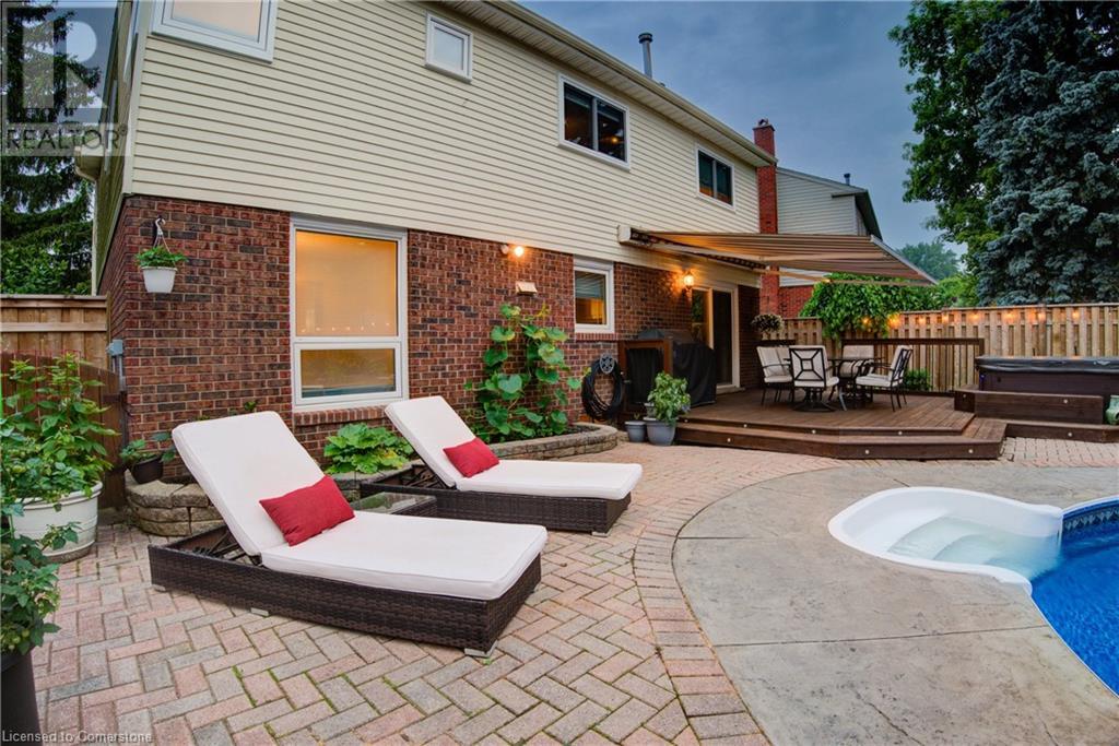 9 TOYNBEE Crescent