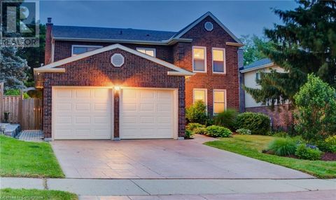 9 TOYNBEE Crescent Kitchener ON N2N1R8