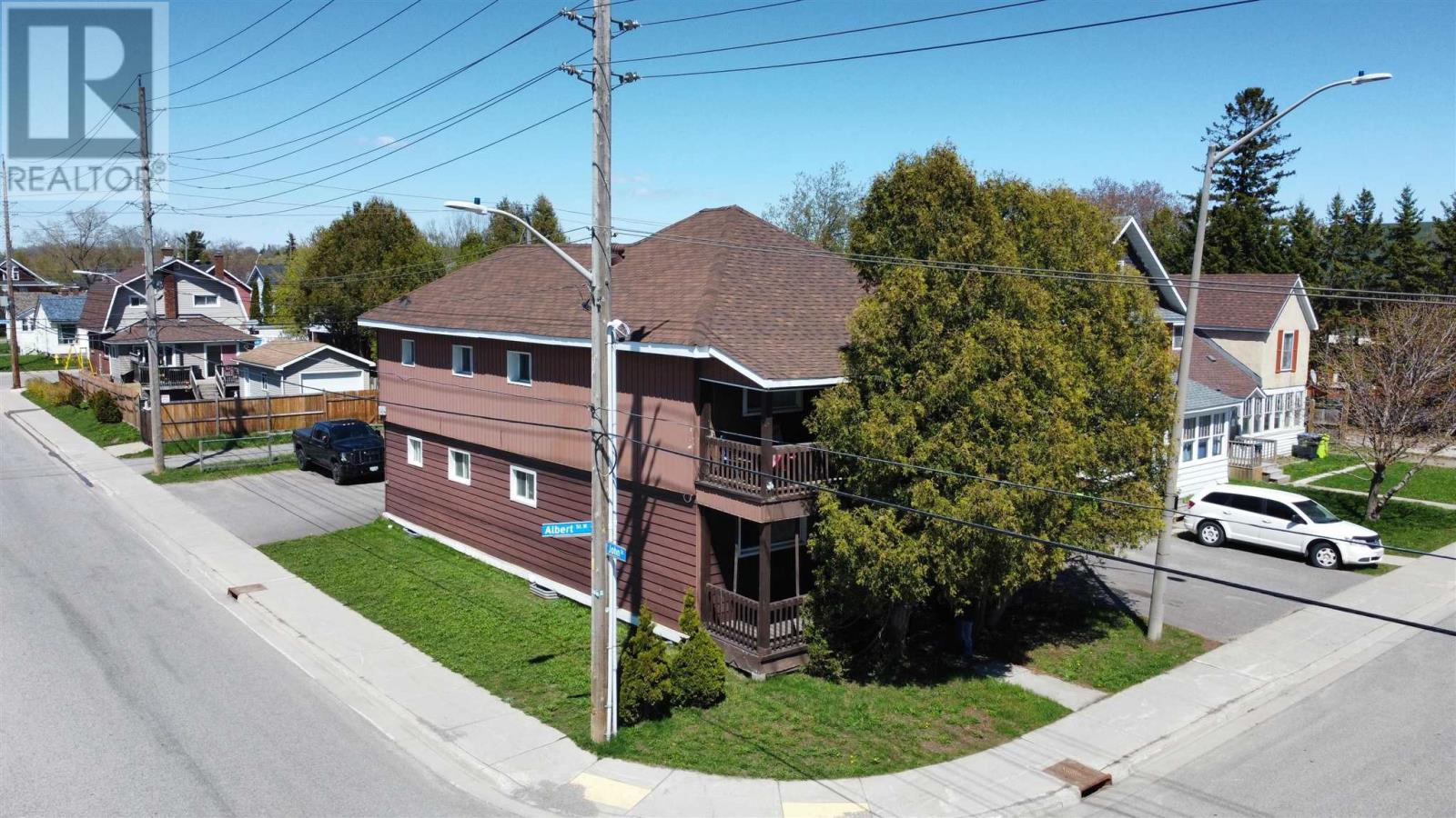 Photo 1 of 30 — 186 Albert ST W, Sault Ste. Marie, ON P6A1B4