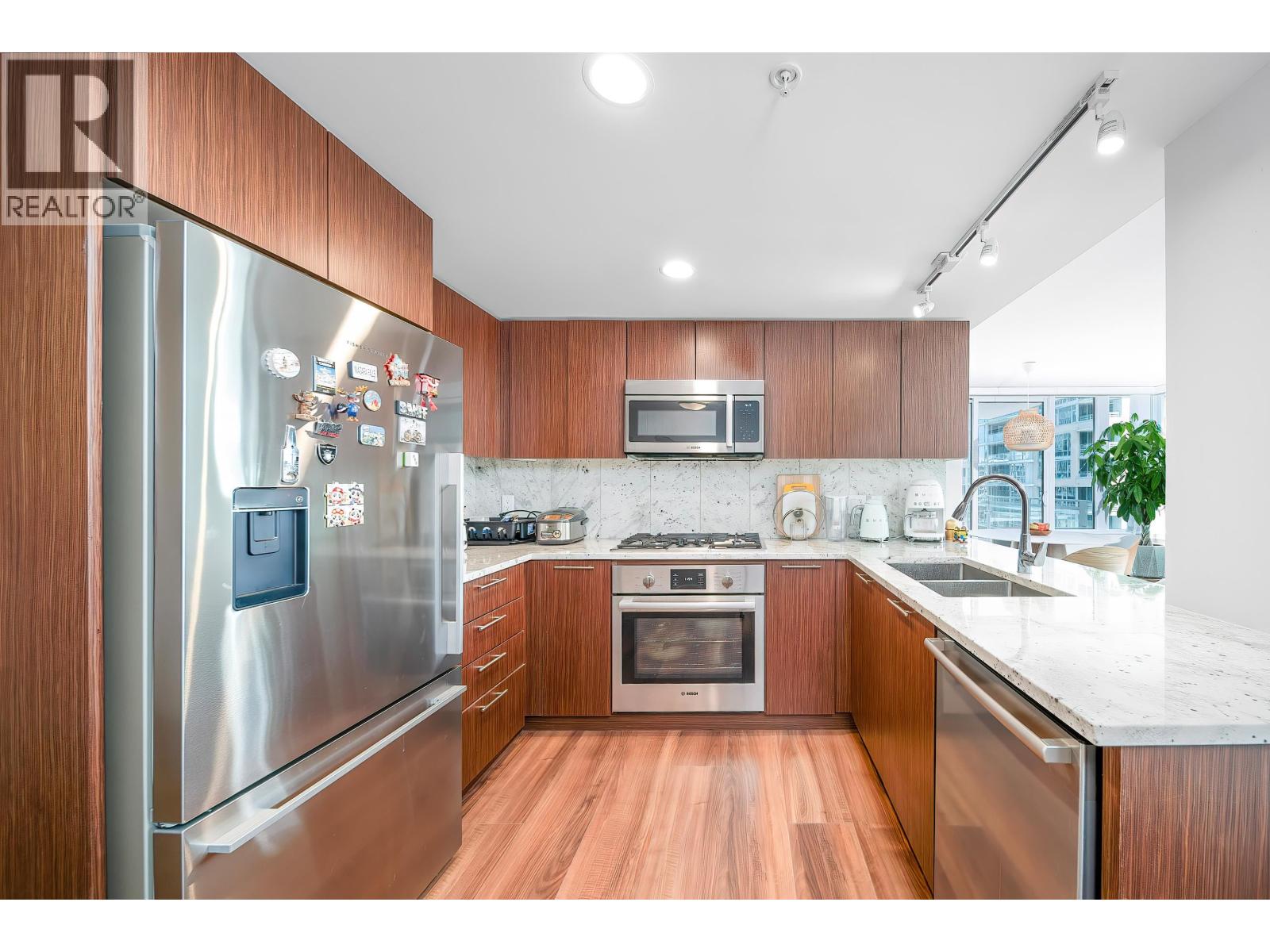 809 8699 HAZELBRIDGE WAY