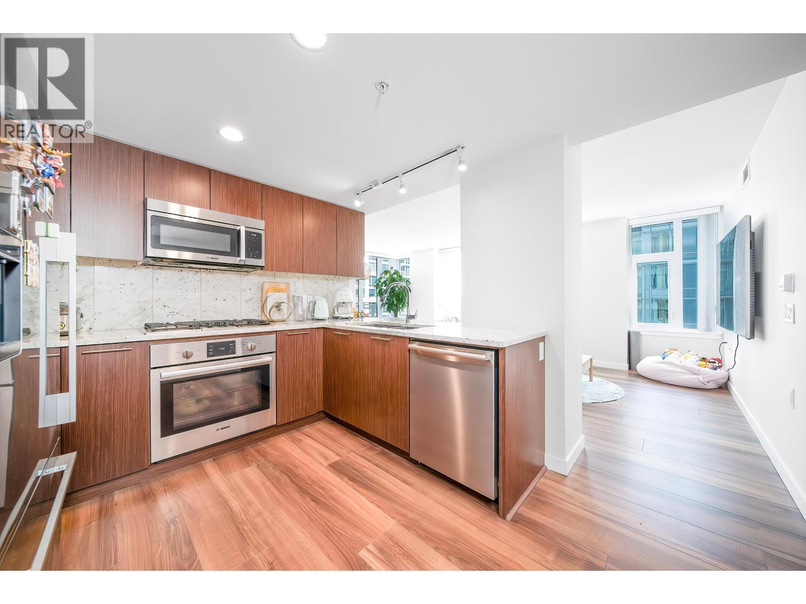 809 8699 HAZELBRIDGE WAY