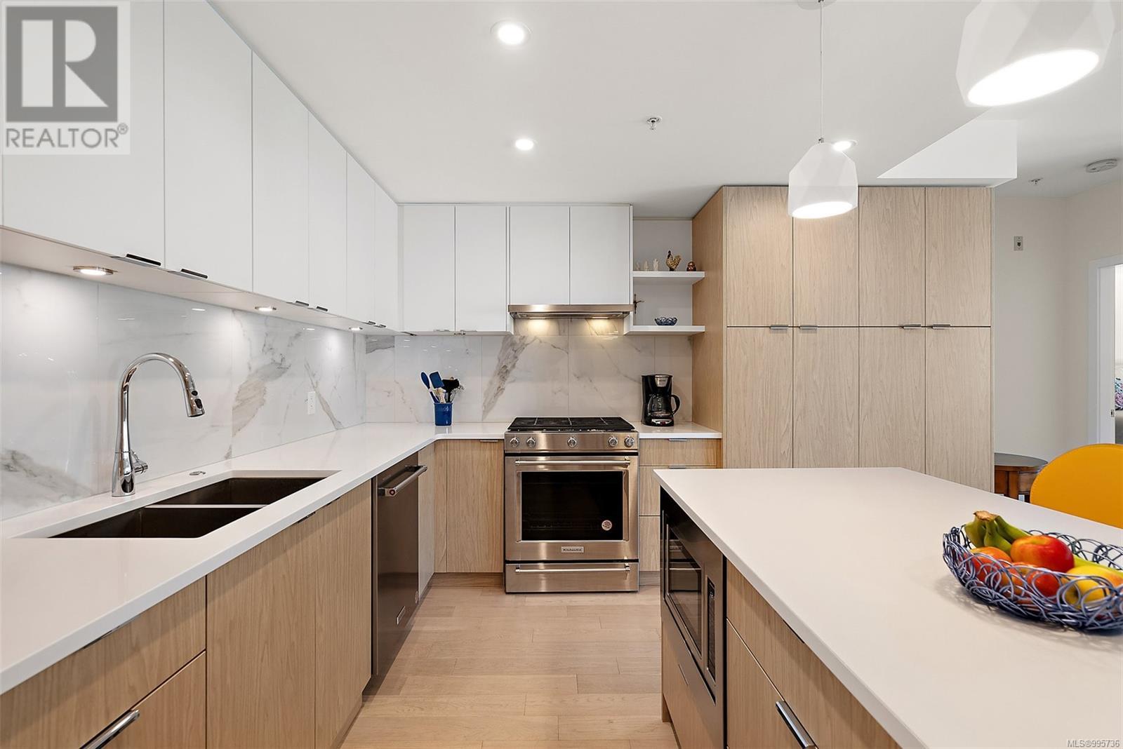 309 5120 Cordova Bay Rd