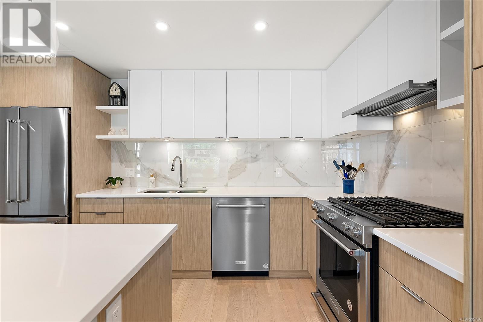 309 5120 Cordova Bay Rd