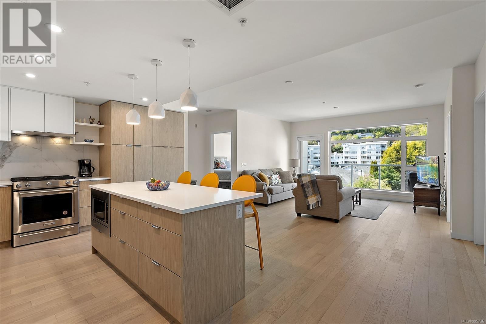 309 5120 Cordova Bay Rd