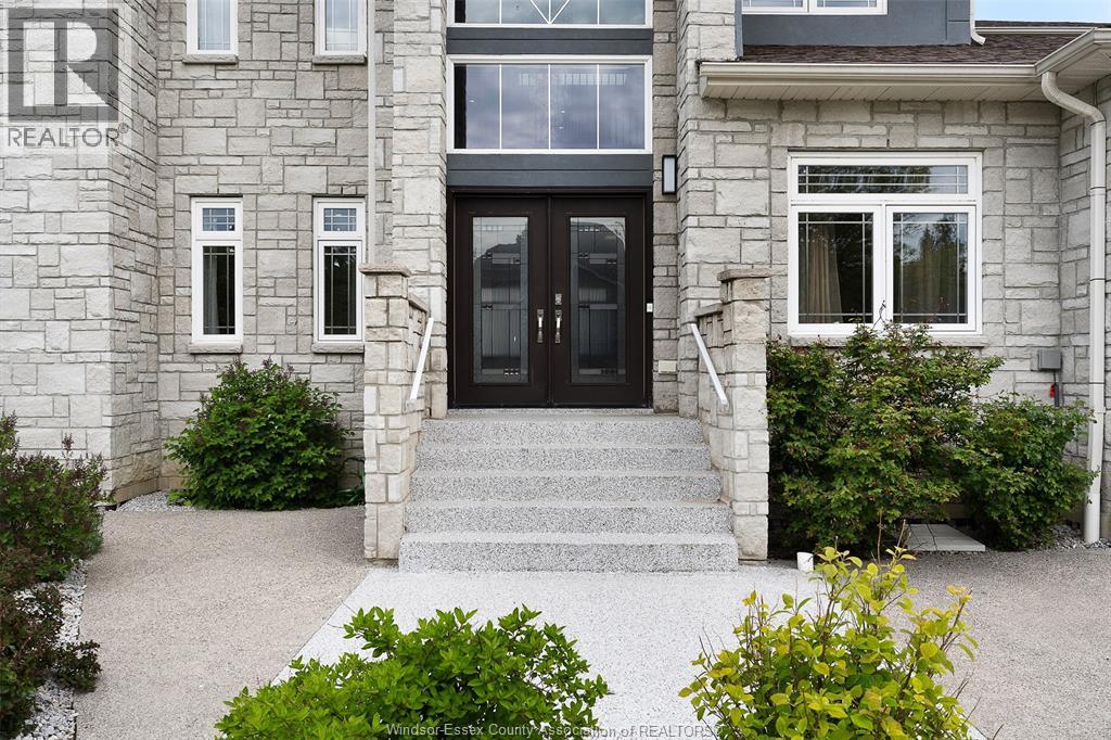 300 SHOREVIEW CIRCLE