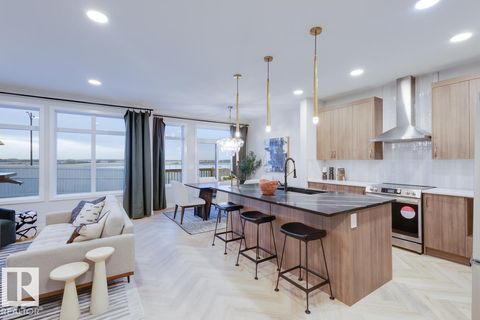 4136 208 ST NW Edmonton AB T6M3E4