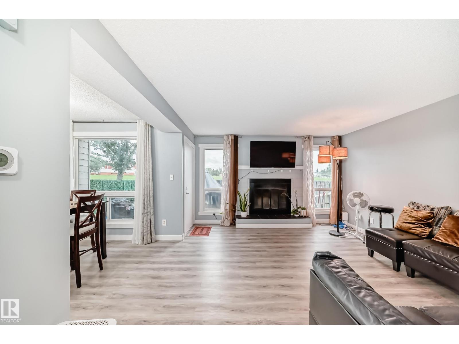 #13 4610 17 AV NW