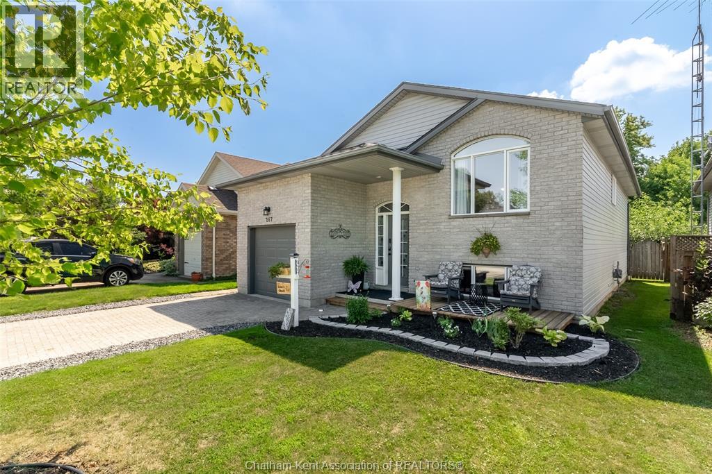 Photo 1 of 35 — 267 Greenfield LANE, Chatham, ON N7L5N3
