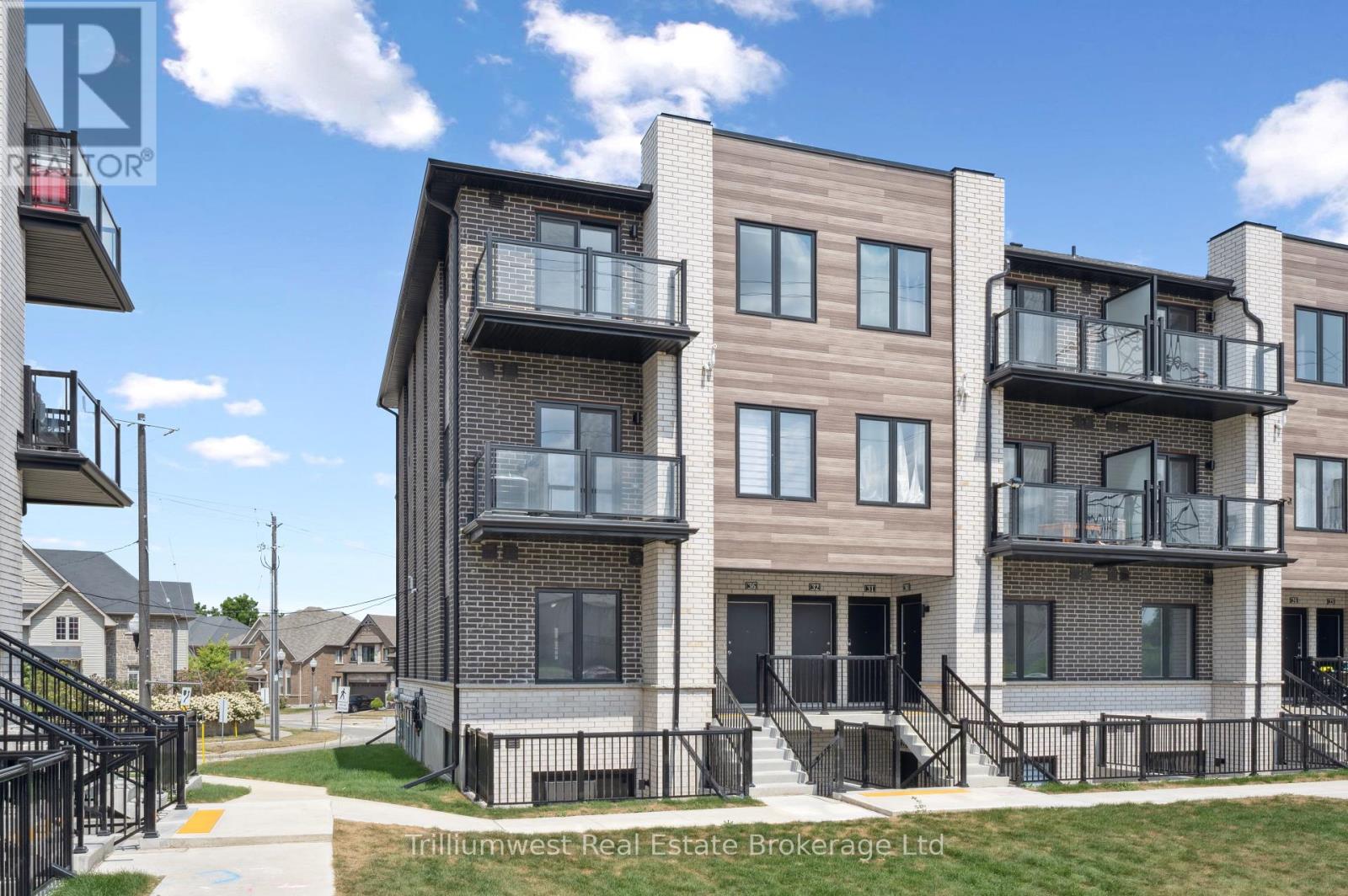 34 - 10 SOUTH CREEK DRIVE